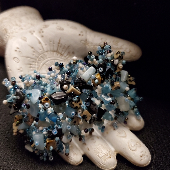 NWOT Set of 3 matching beaded bracelets - Picture 5 of 11